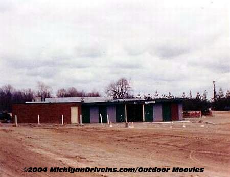 Crest Drive-In Theatre - Crest Snackbar 1990 Courtesy Darryl Burgess-Outdoor Moovies